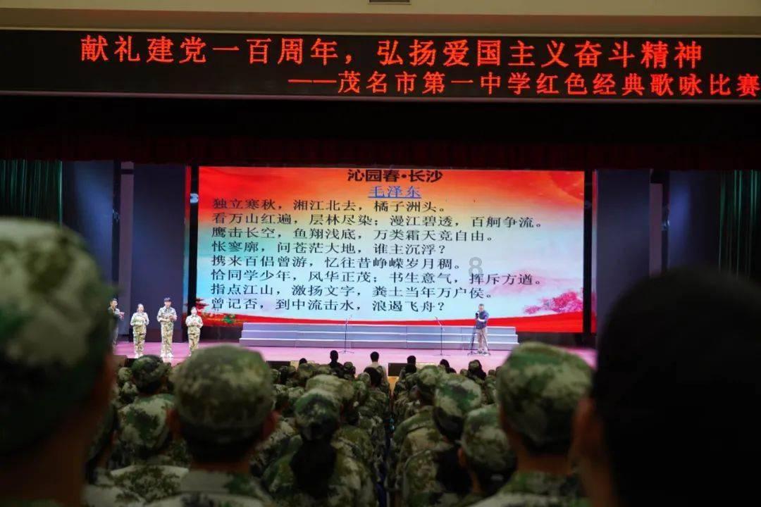 职业女性到了退休年龄，健康状况还行，是应该继续工作还是回归家庭？游戏画面